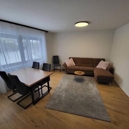 Schoenes Ruhiges Appartement Крайлсхайм Екстериор снимка