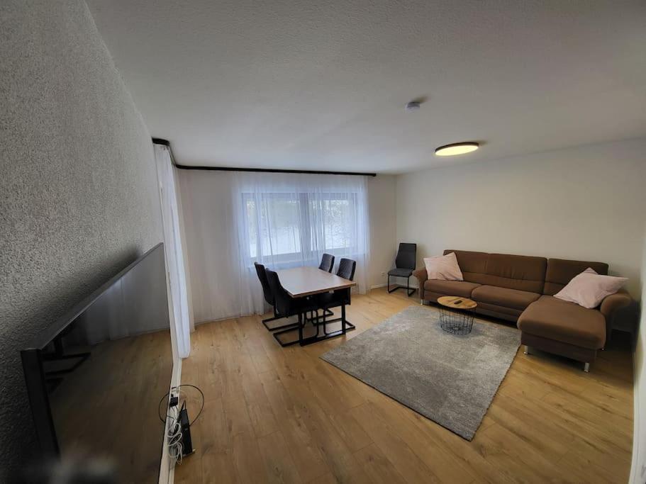 Schoenes Ruhiges Appartement Крайлсхайм Екстериор снимка